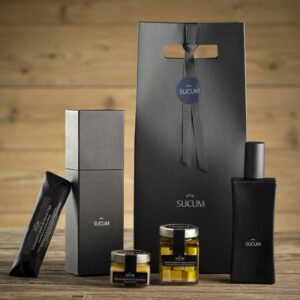 Bolsa regalo SUCUM con aceite de oliva, sobrasada de oca, paté y queso curado en AOVE.