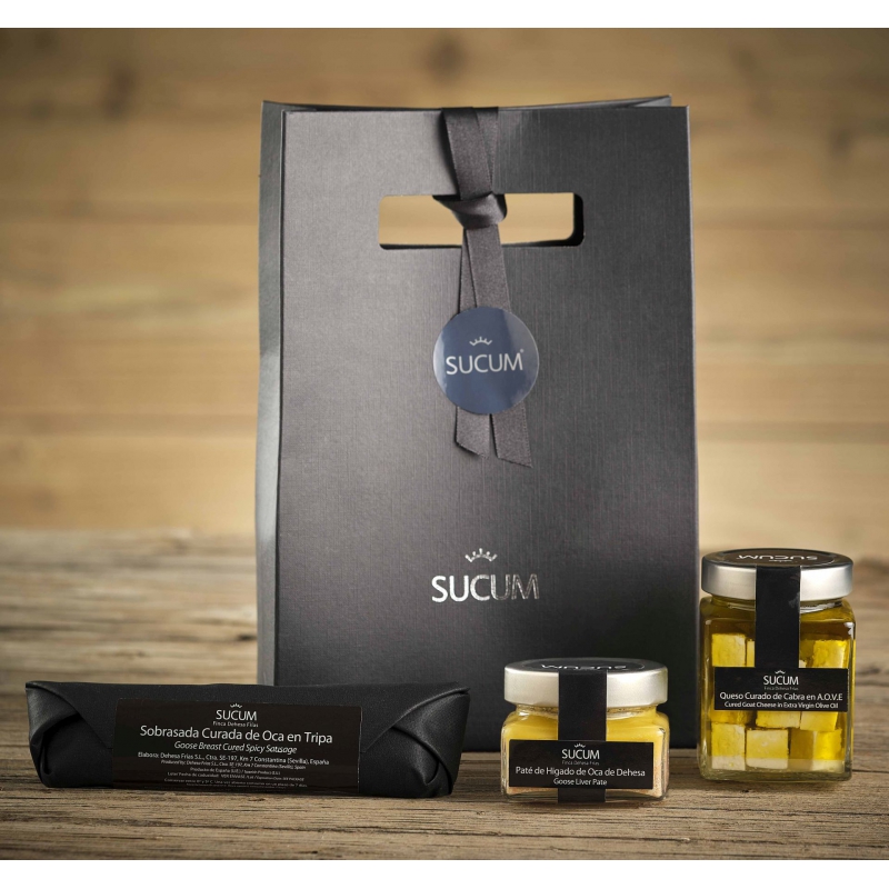 Bolsa regalo SUCUM con sobrasada curada de oca, paté de hígado de oca y queso curado en AOVE.