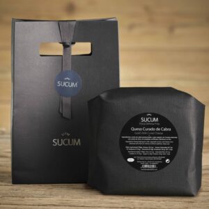 Bolsa regalo SUCUM con queso curado de cabra.