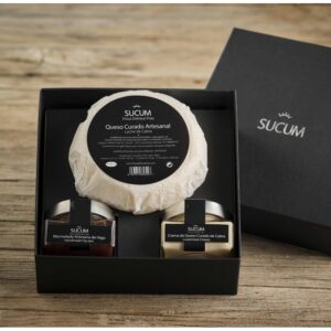 Estuche regalo SUCUM con queso curado de cabra, mermelada de higo y crema de queso curado.