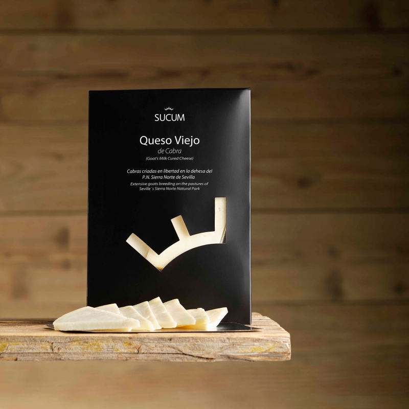Queso curado artesanal de leche de cabra SUCUM envasado.